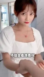 Sống Chung Nhà Với Tiểu Li